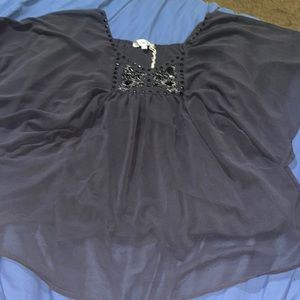 Selling this top it’s black size small, very casual